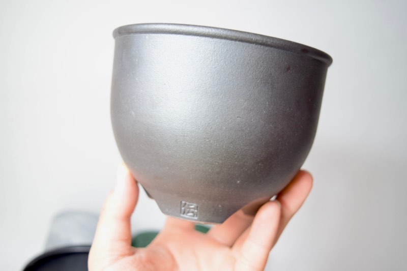アガベの育て方：鉢編【プラ鉢と陶器鉢の違いは？鉢選びのポイント】 | KAI plants